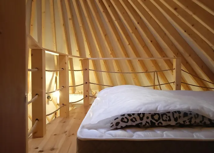 Glamping Pogorzany - Jurty