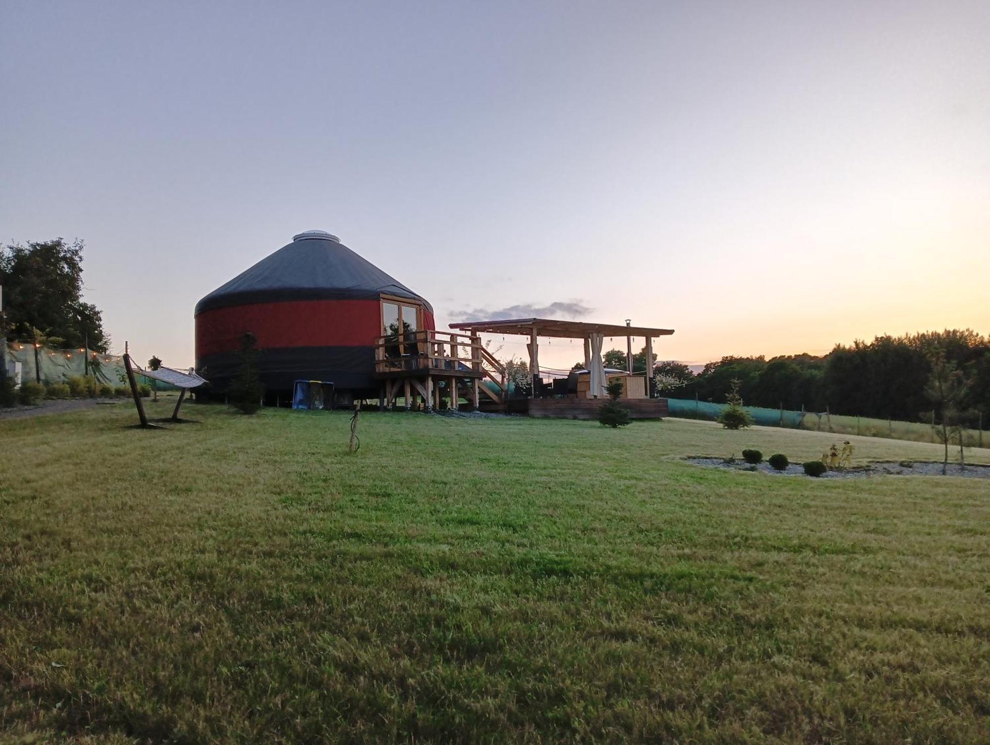Glamping Pogorzany - Jurty Glamping